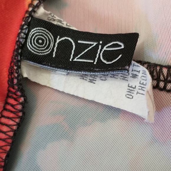 Onzie floral work out active wear capris - Picture 3 of 5